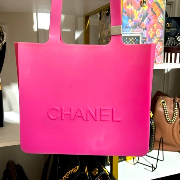 Authentic CHANEL Jelly Logo Tote - Picture 17 of 17